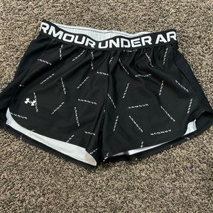 Women's Under Armour Shorts Size Medium Black